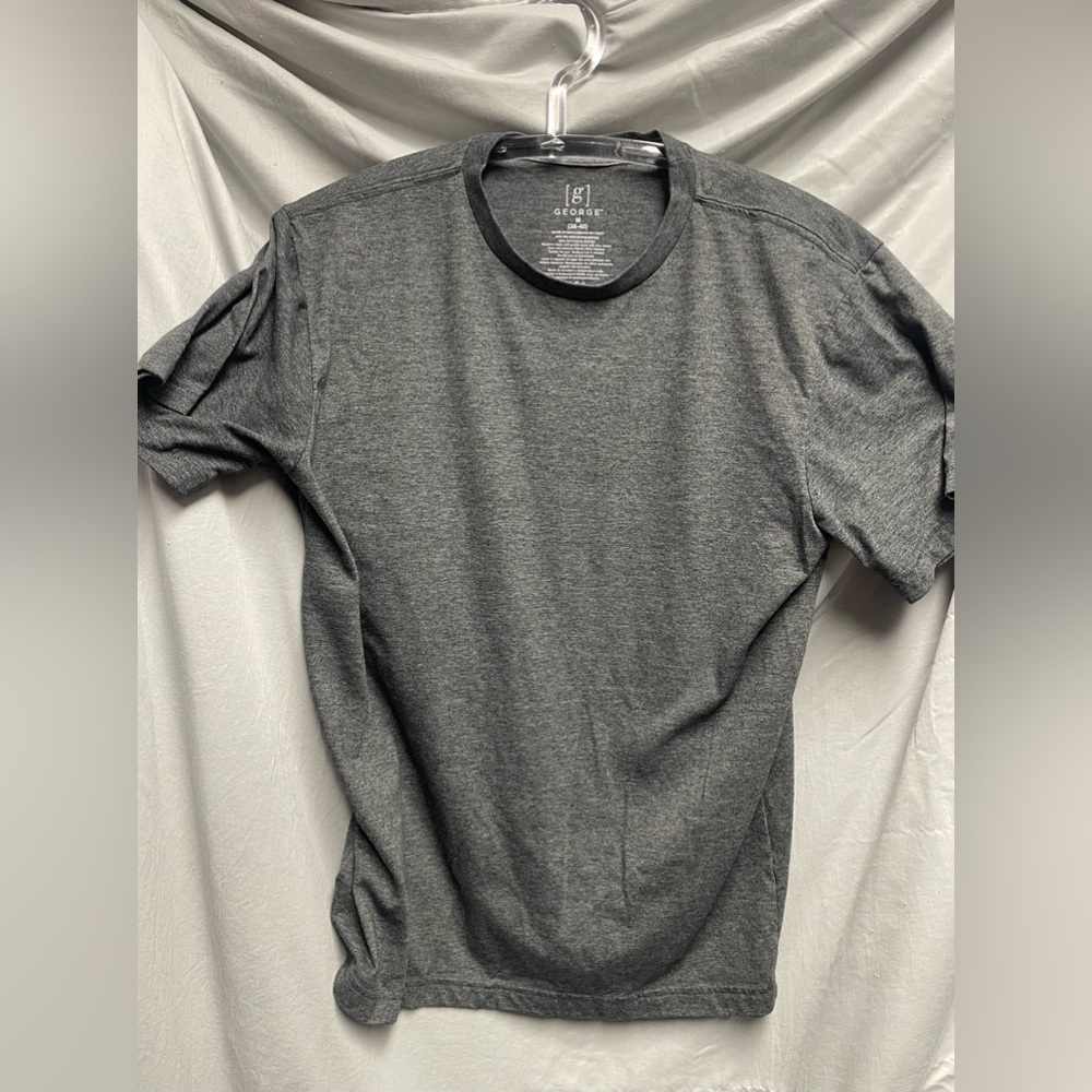 🔴Bundle of 2 dark grey t shirts medium